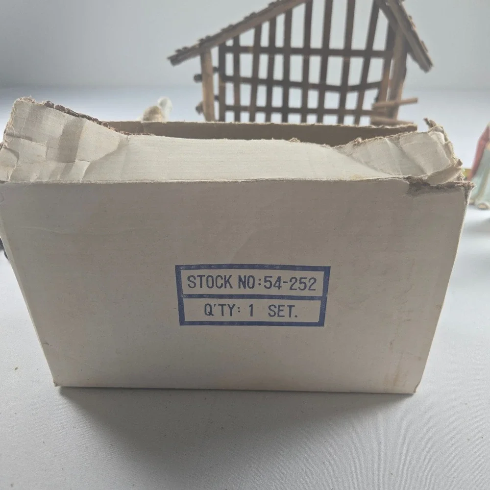 Vintage Nativity Set Wood Stable 11 Figures and Manger Creche Christmas w/ Box